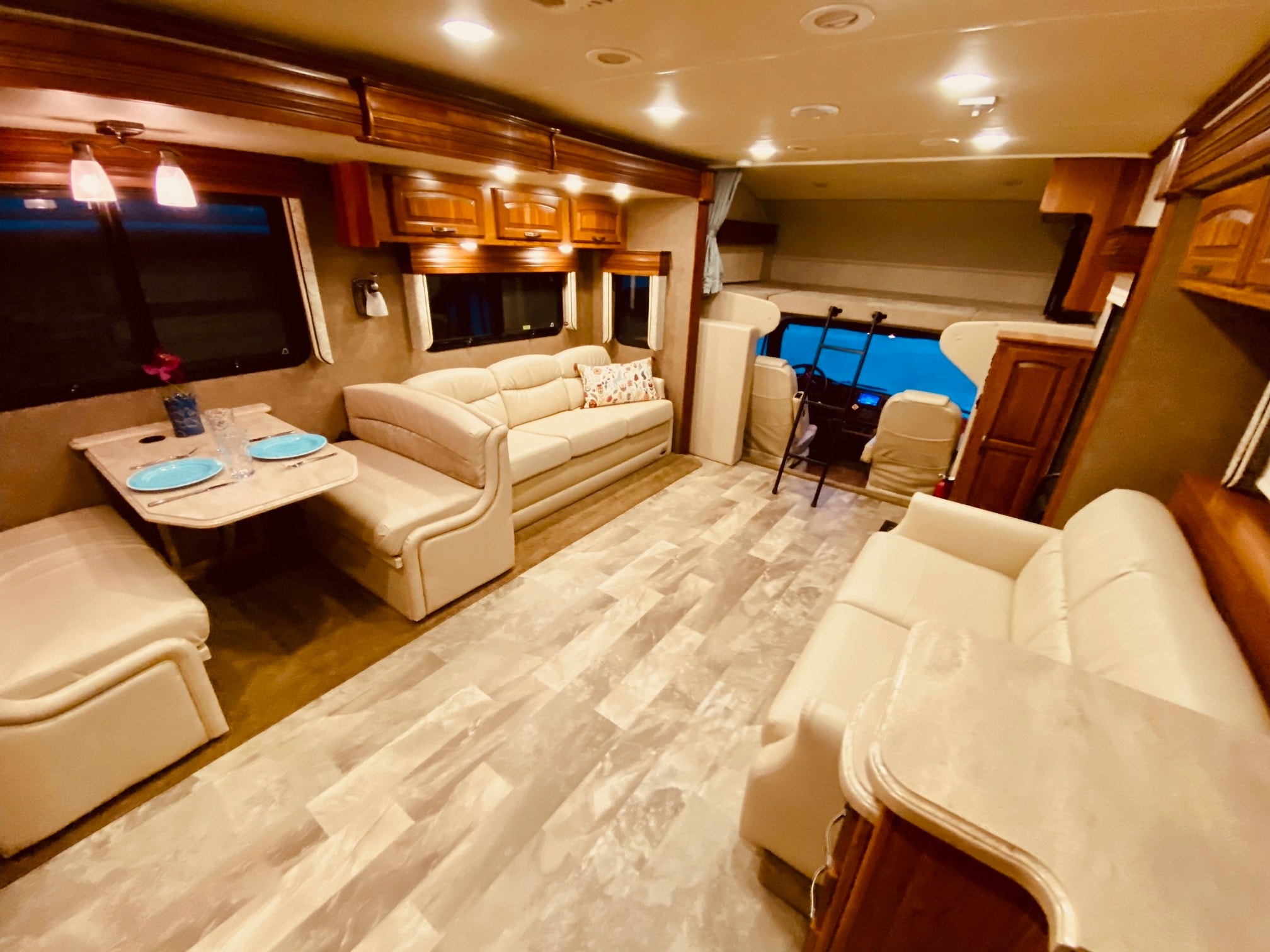 C17 JAYCO SENECA SUPER C DIESEL SLEEPS 10 LUXURY 3 SLIDEOUT ROOMS WIFI WOW!