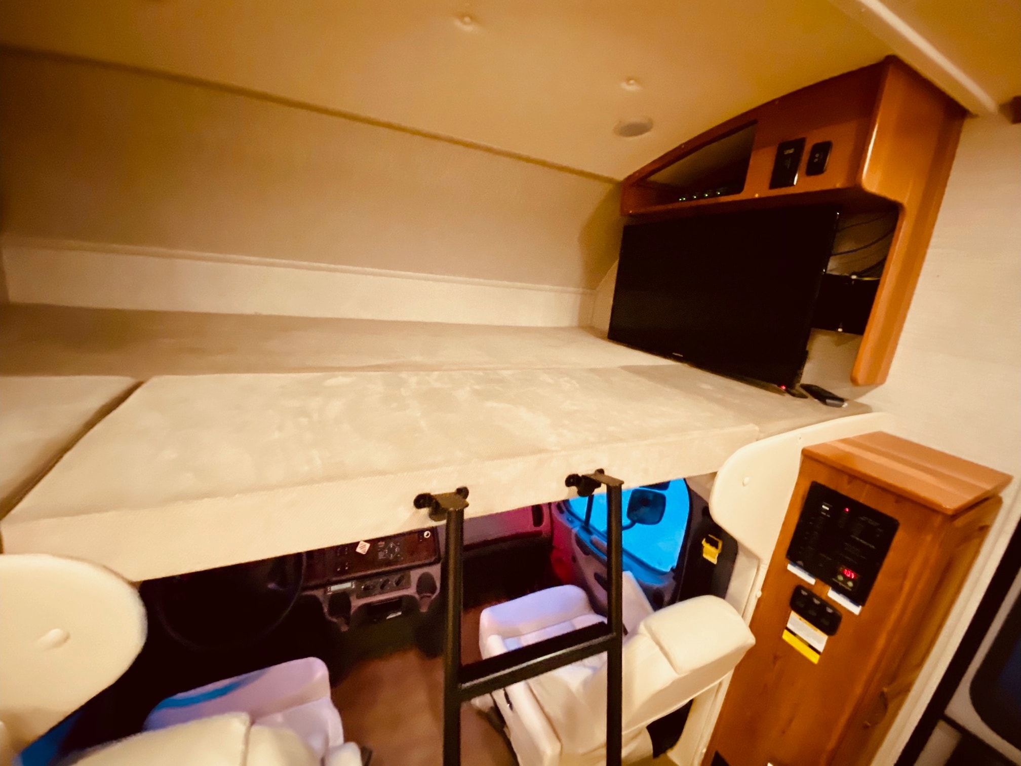 C17 JAYCO SENECA SUPER C DIESEL SLEEPS 10 LUXURY 3 SLIDEOUT ROOMS WIFI WOW!