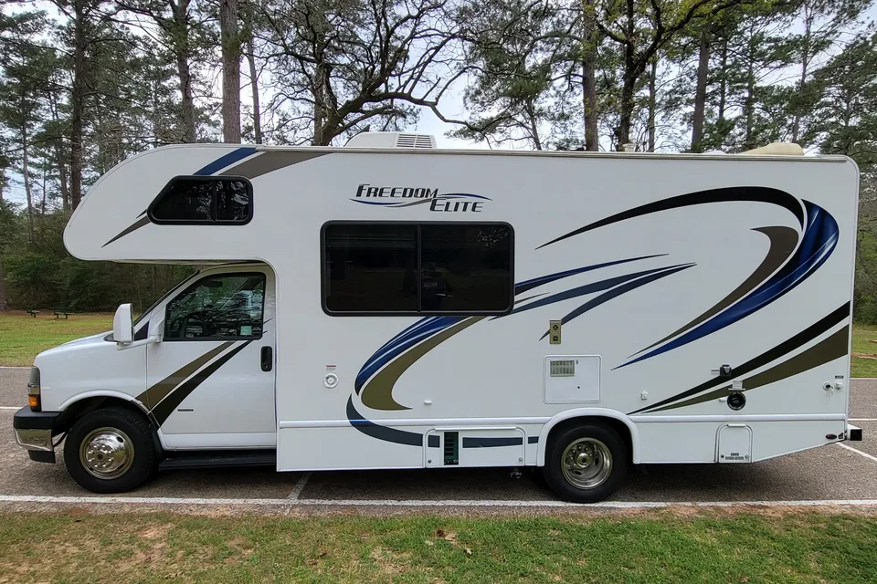 RV Trippin - "Penny" - Thor Freedom Elite
