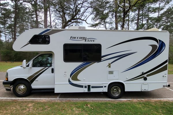 RV Trippin - "Penny" - Thor Freedom Elite