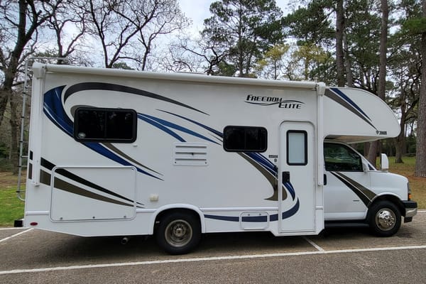 RV Trippin - "Penny" - Thor Freedom Elite