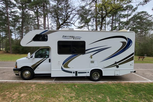 RV Trippin - "Penny" - Thor Freedom Elite
