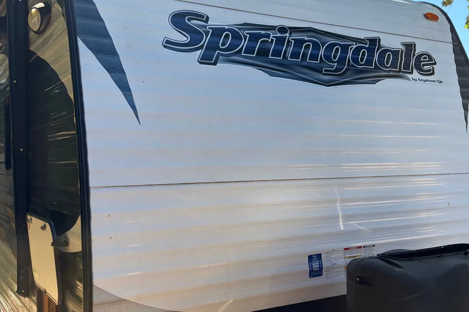 Jessica's 26’ Springdale Travel Trailer with double bunker