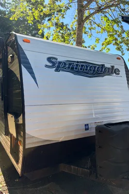 Jessica's 26’ Springdale Travel Trailer with double bunker