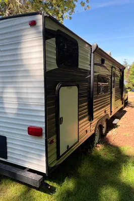Jessica's 26’ Springdale Travel Trailer with double bunker