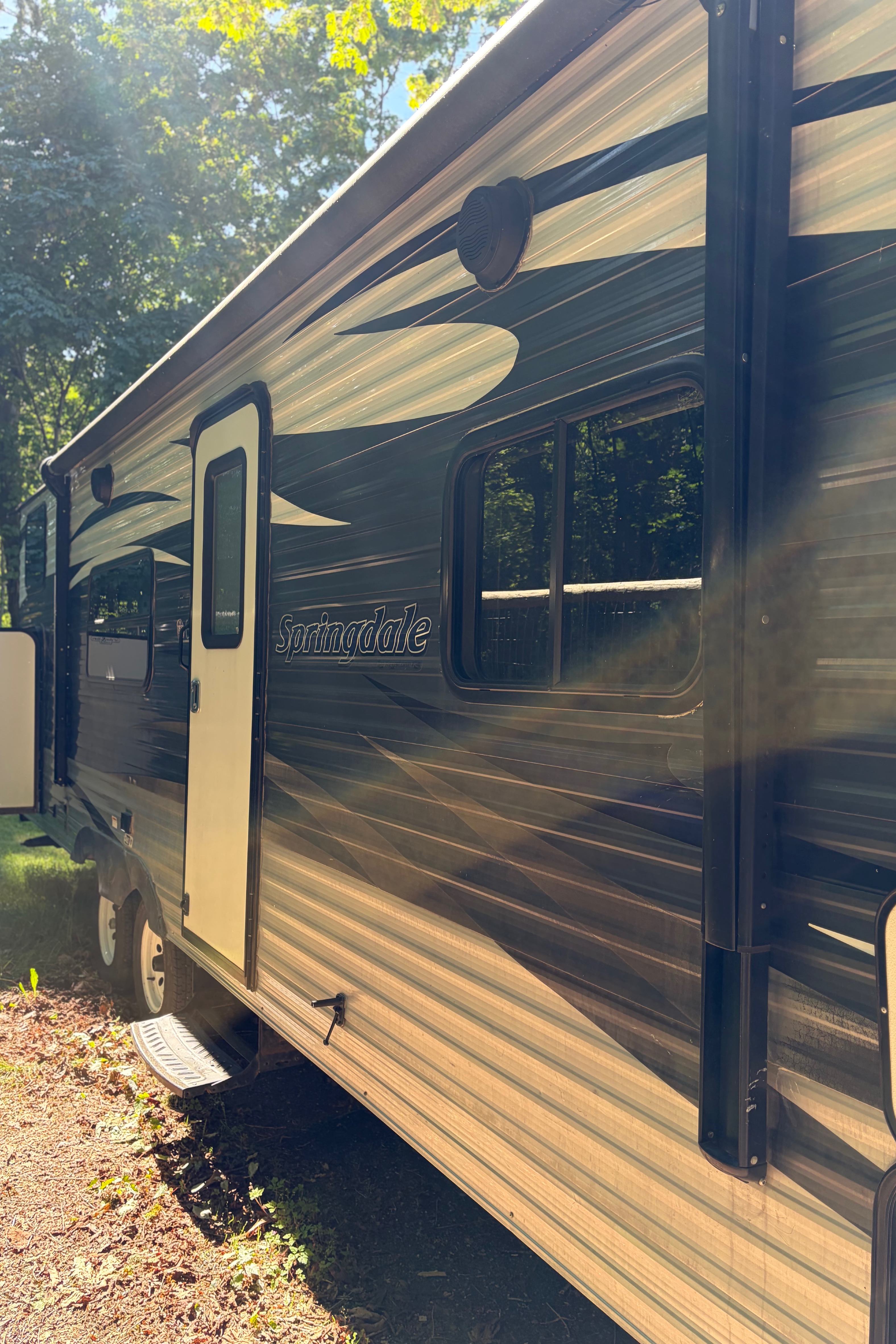 Jessica's 26’ Springdale Travel Trailer with double bunker