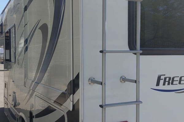 Clinton's Thor Motor Coach 2018 Thor Freedom Elite Class C