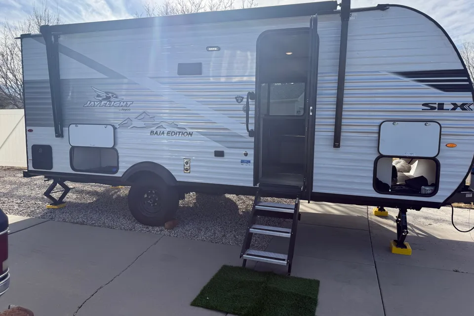 Christy's Jayco 197MBW  SLX Baja Edition Travel Trailer