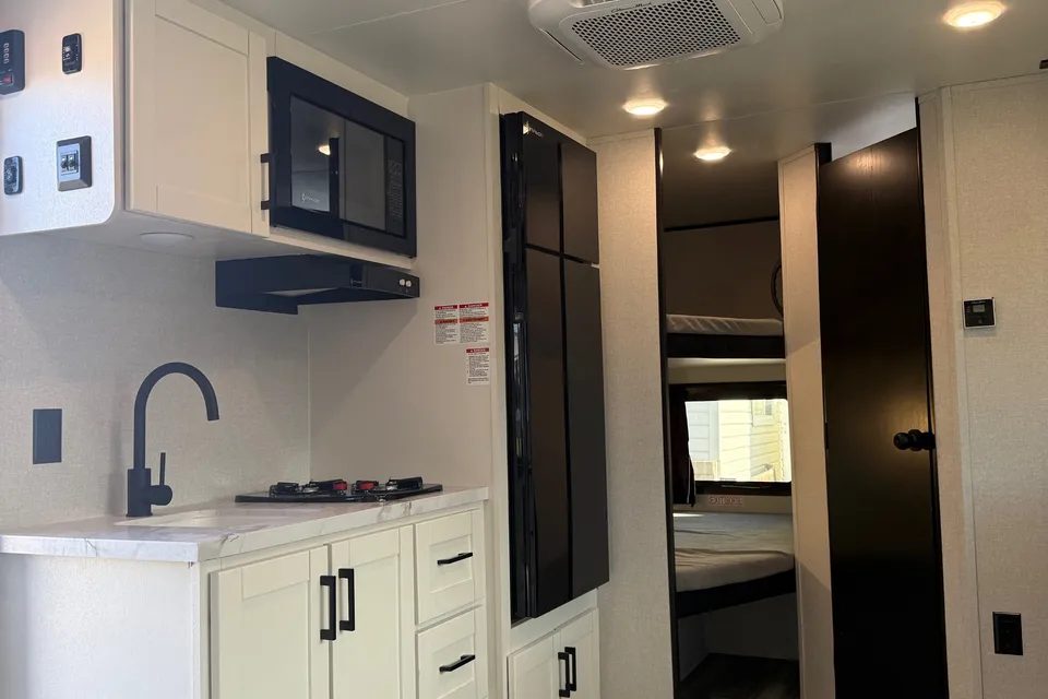 Christy's Jayco 197MBW  SLX Baja Edition Travel Trailer