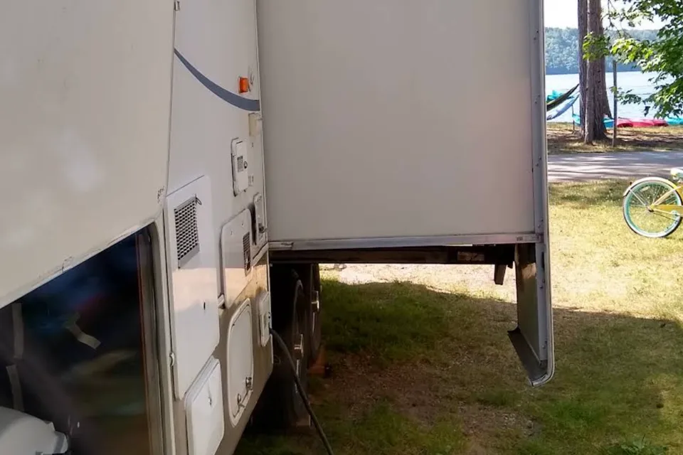 Scott's SunnyBrook Titan Fifth Wheel