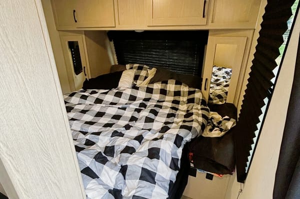 Andrej 's Coachmen Apex ultra light Travel Trailer - 245BHS