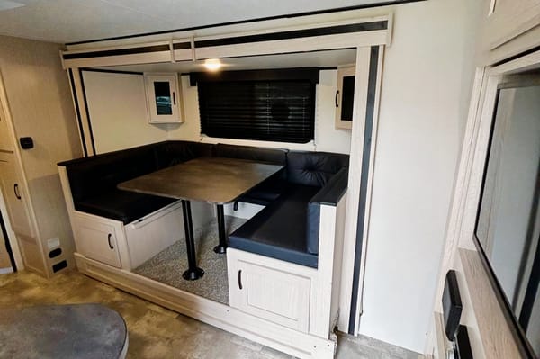 Andrej 's Coachmen Apex ultra light Travel Trailer - 245BHS