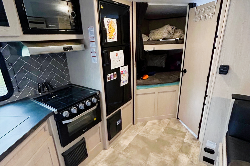 Andrej 's Coachmen Apex ultra light  Travel Trailer - 245BHS 