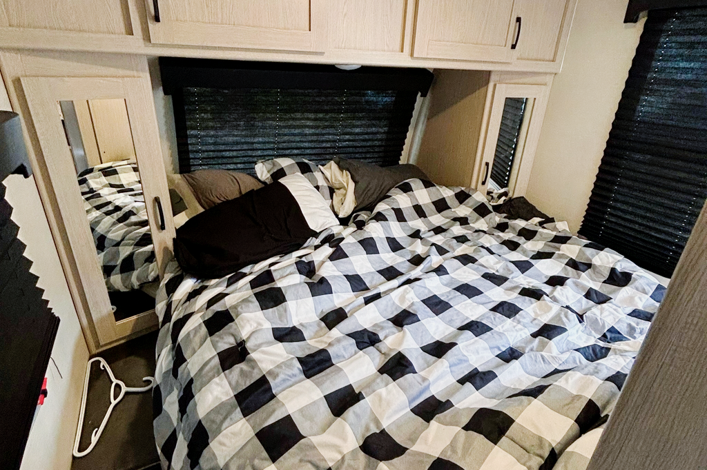 Andrej 's Coachmen Apex ultra light  Travel Trailer - 245BHS 