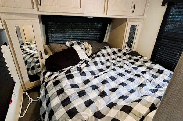Andrej 's Coachmen Apex ultra light Travel Trailer - 245BHS