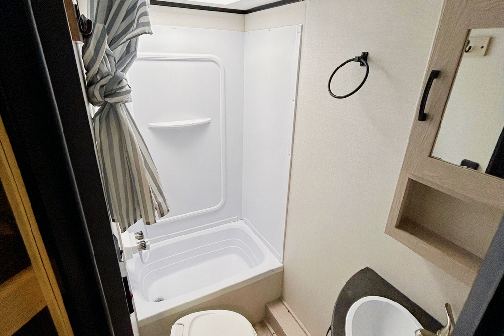 Andrej 's Coachmen Apex ultra light  Travel Trailer - 245BHS 