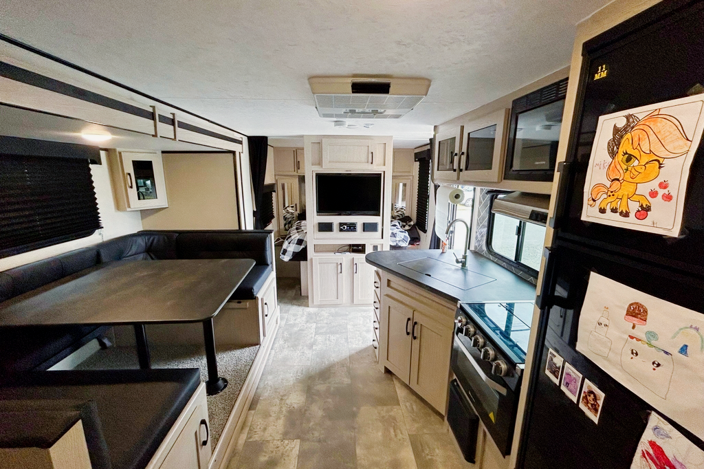 Andrej 's Coachmen Apex ultra light  Travel Trailer - 245BHS 