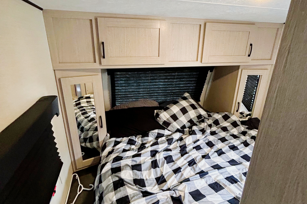 Andrej 's Coachmen Apex ultra light  Travel Trailer - 245BHS 