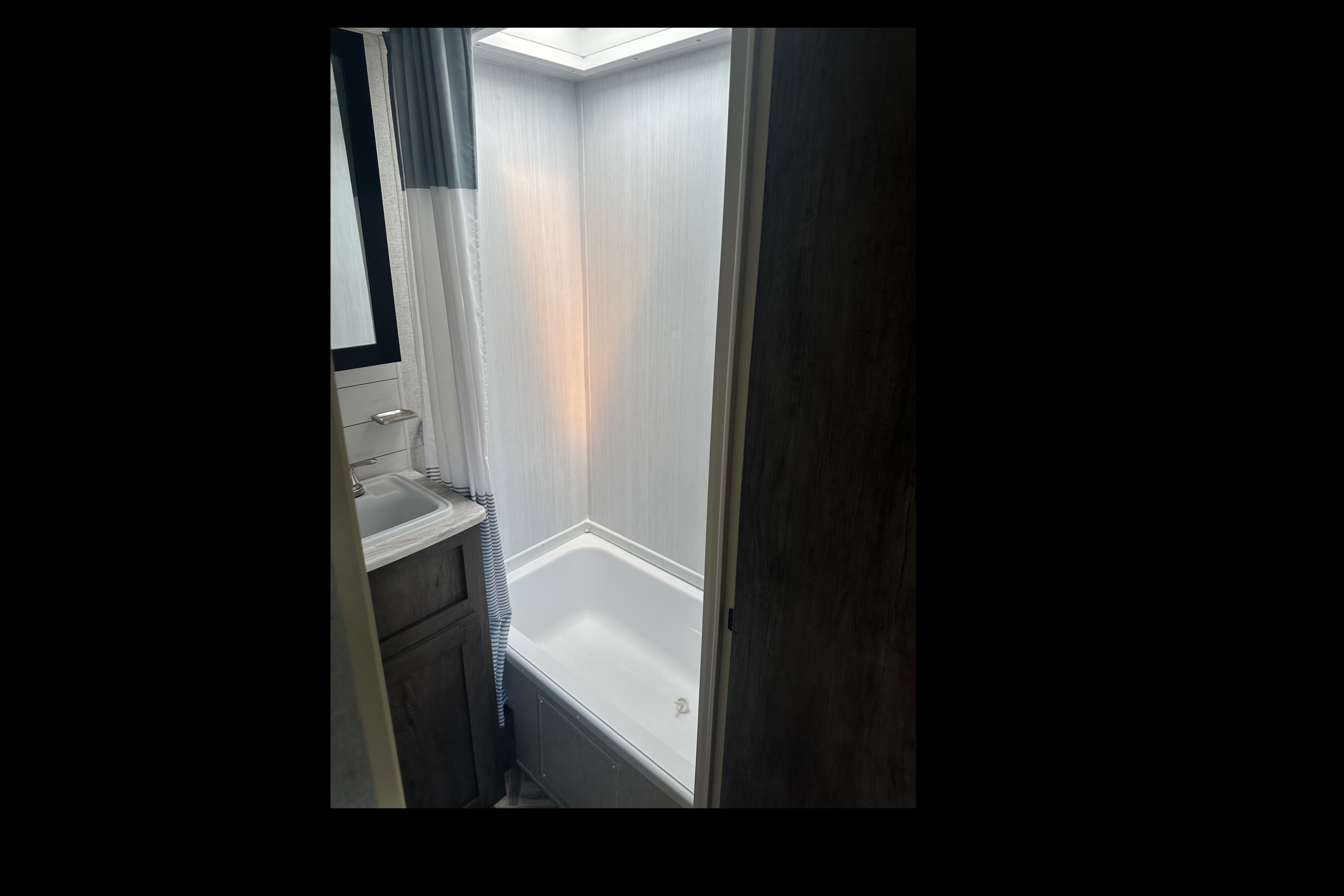 Family Friendly 2022 Cruise Lite Trailer
