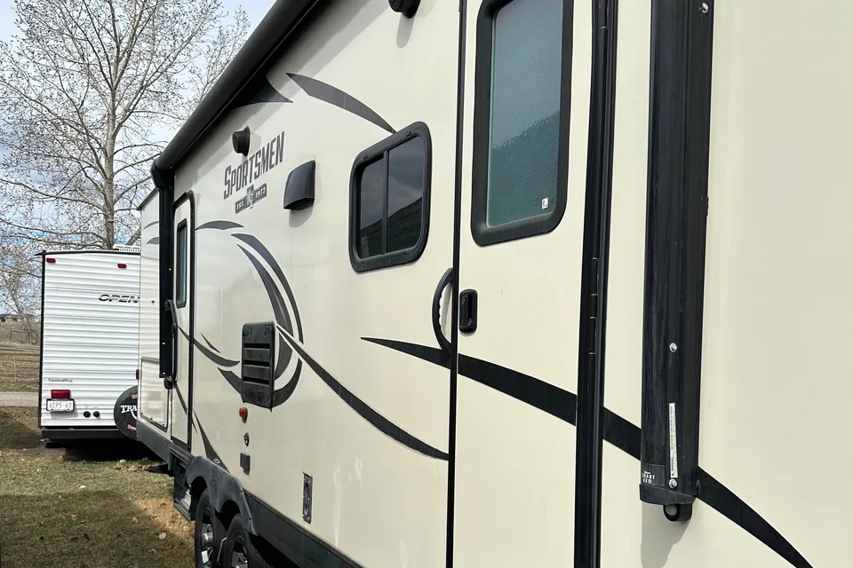 KZ Sportsman Travel Trailer