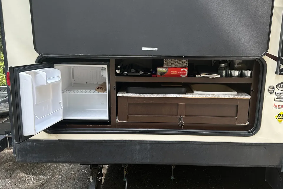 KZ Sportsman Travel Trailer