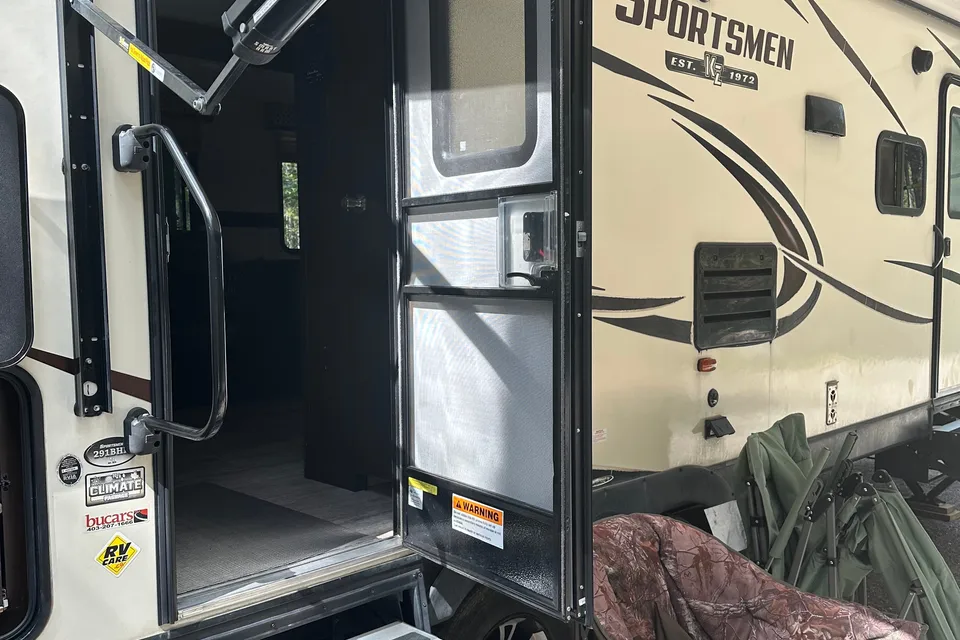 KZ Sportsman Travel Trailer