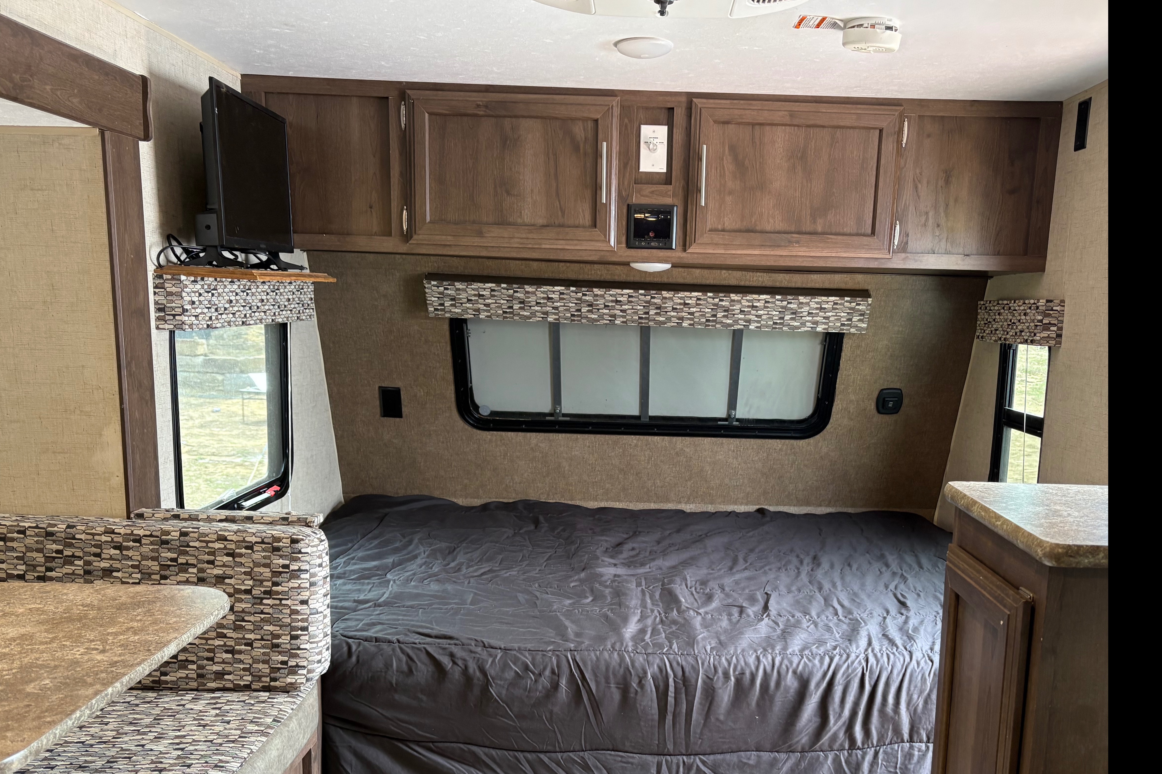 Steven's Sportsman Kz Travel Trailer