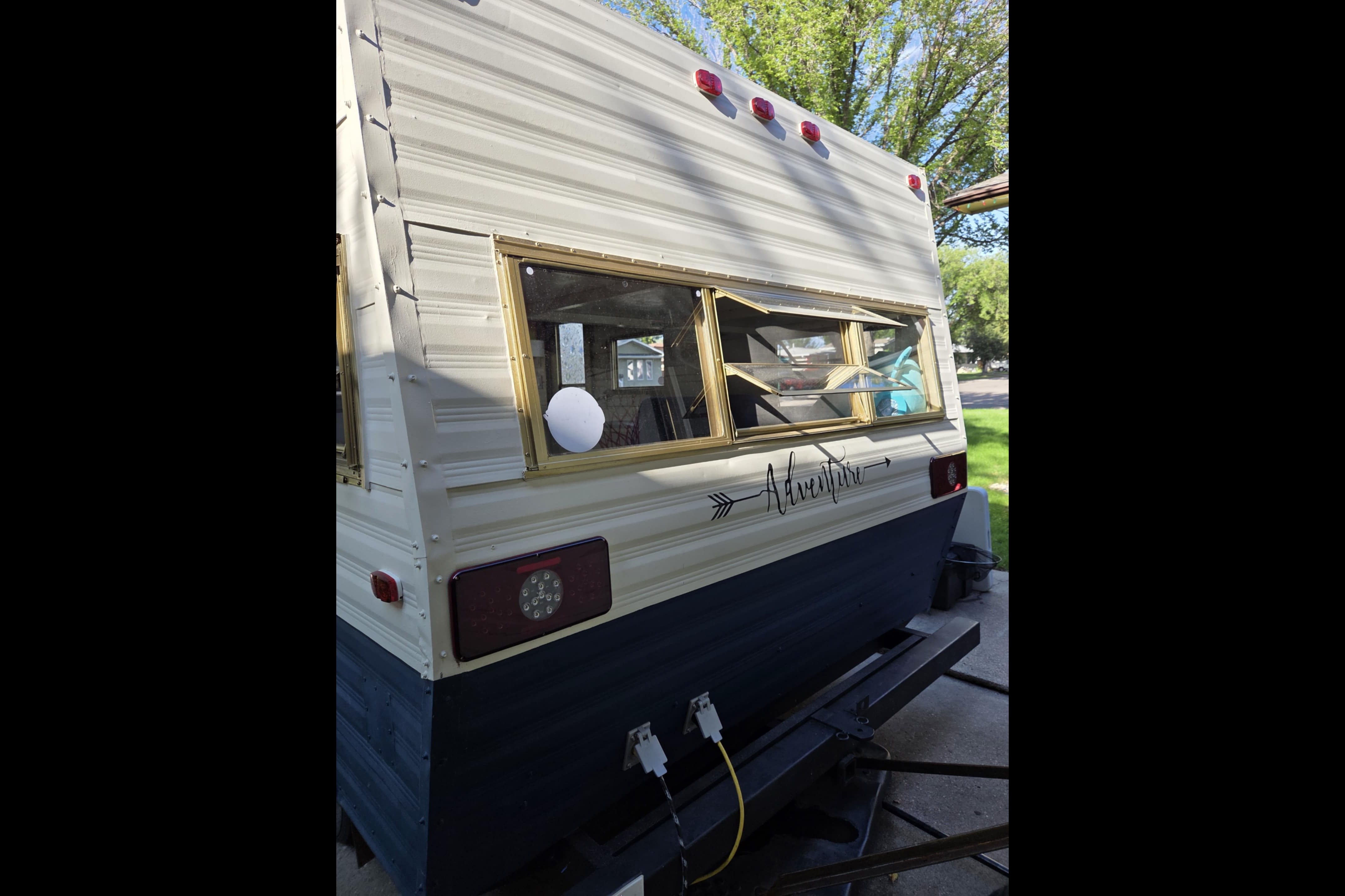 ☀️ Meet Sunny — Your Cozy, Retro-Inspired Travel Trailer