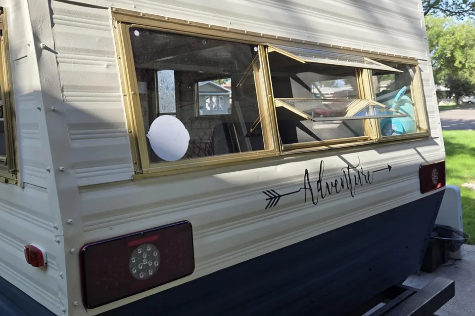 ☀️ Meet Sunny — Your Cozy, Retro-Inspired Travel Trailer