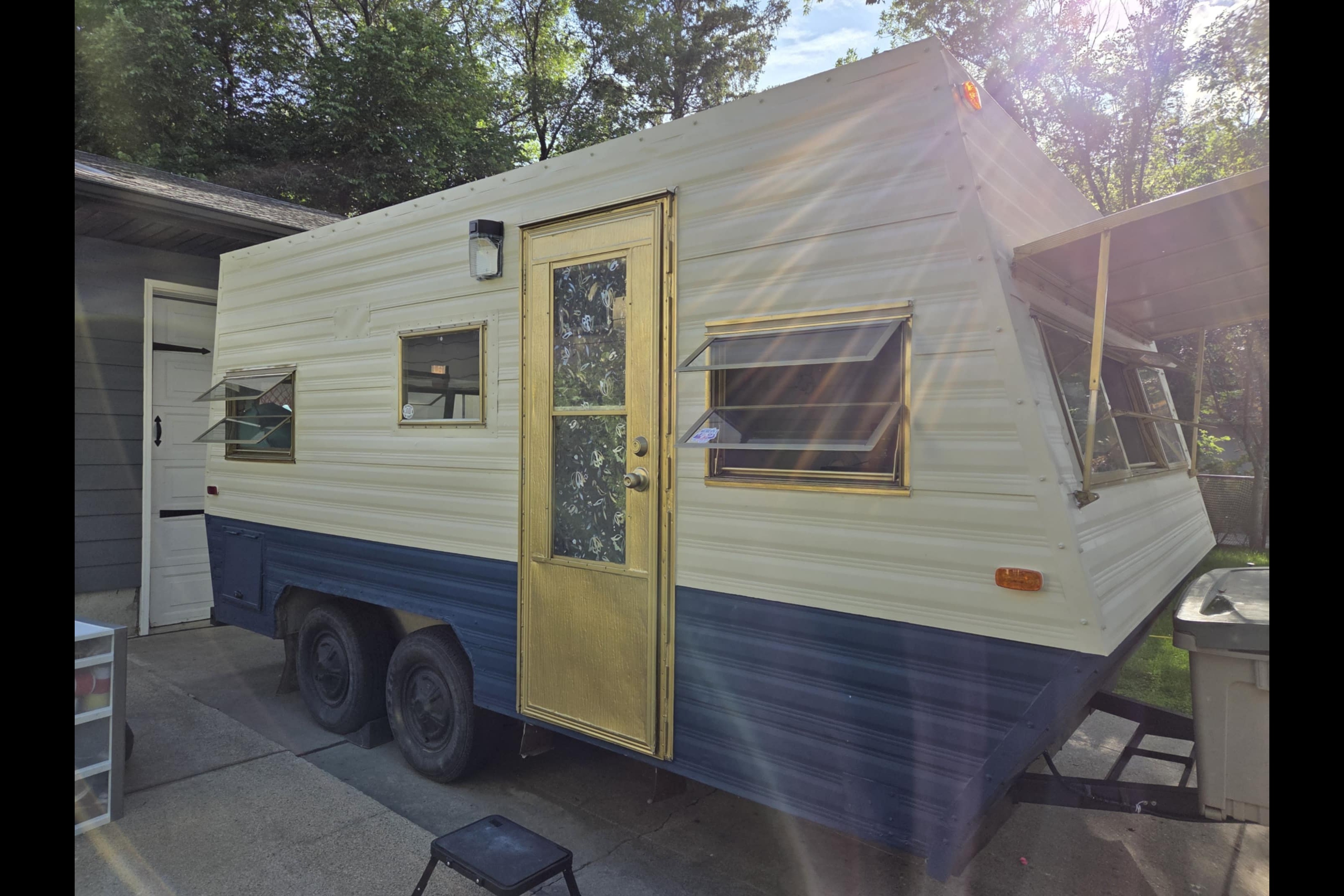 ☀️ Meet Sunny — Your Cozy, Retro-Inspired Travel Trailer