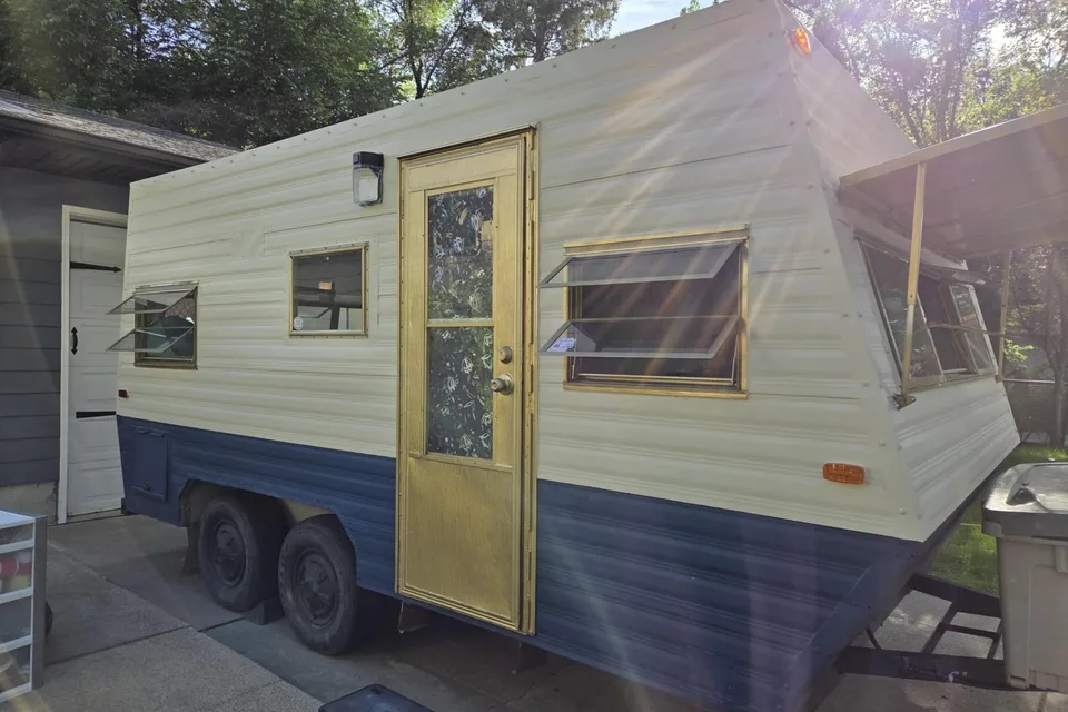☀️ Meet Sunny — Your Cozy, Retro-Inspired Travel Trailer