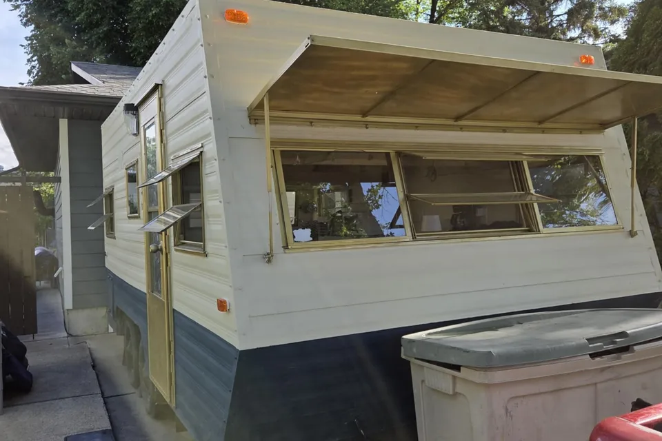 ☀️ Meet Sunny — Your Cozy, Retro-Inspired Travel Trailer