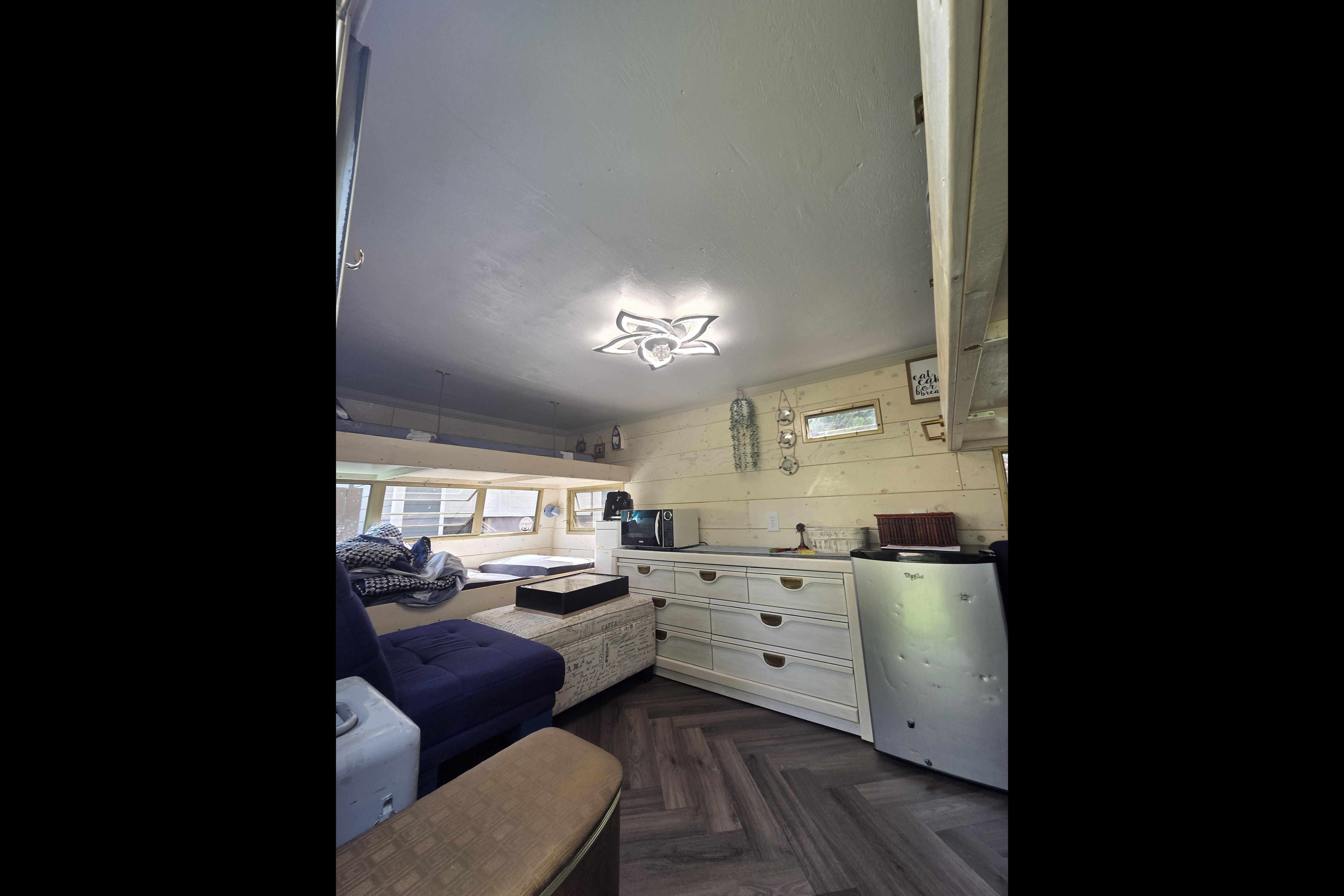 ☀️ Meet Sunny — Your Cozy, Retro-Inspired Travel Trailer