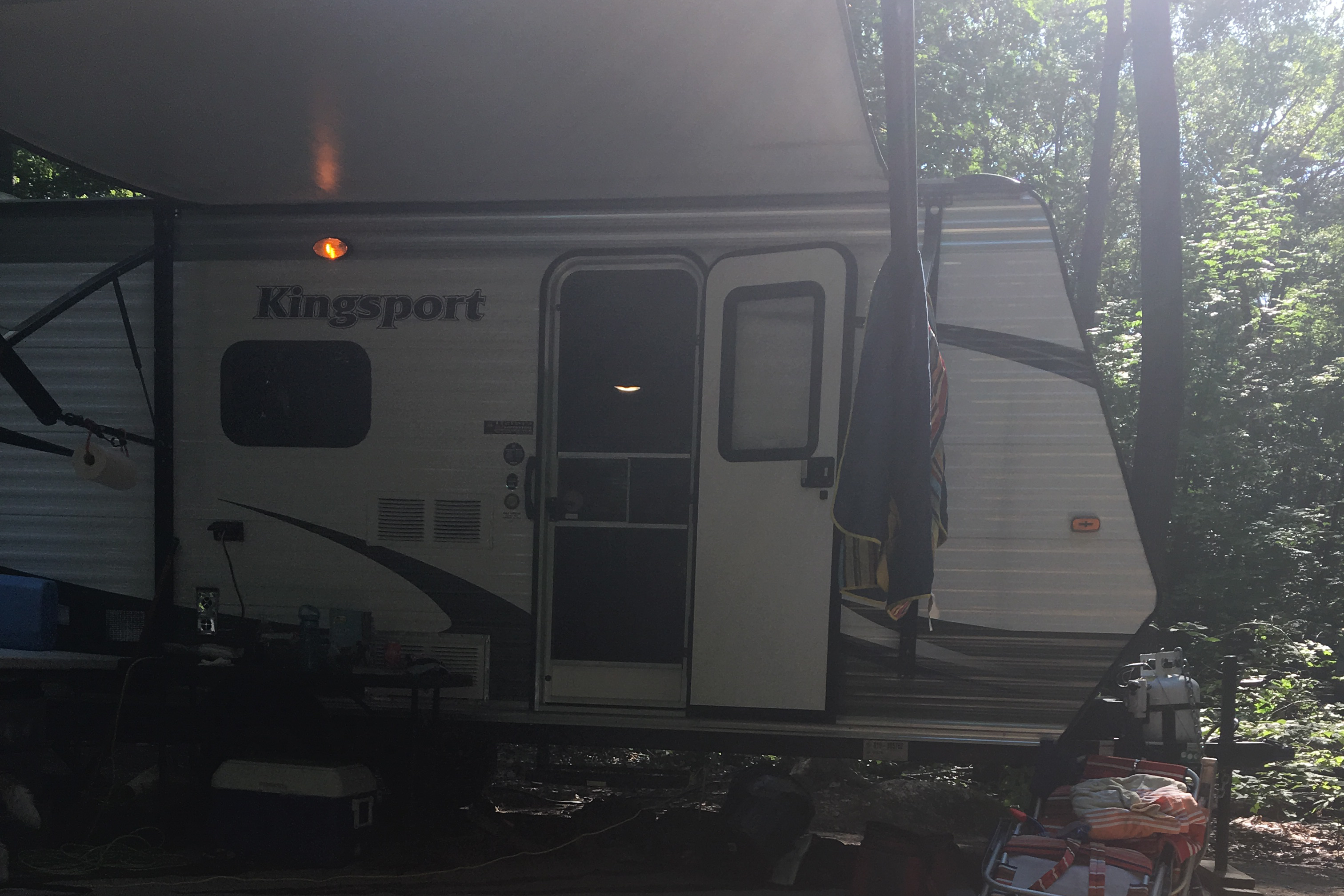 Perfect layout w bunks, AC, heat, washroom.