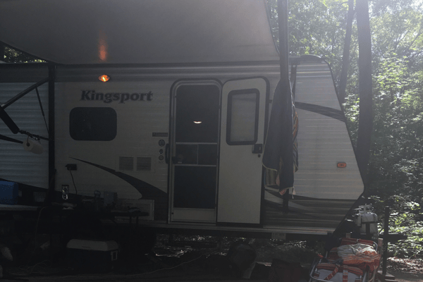 Perfect layout w bunks, AC, heat, washroom.