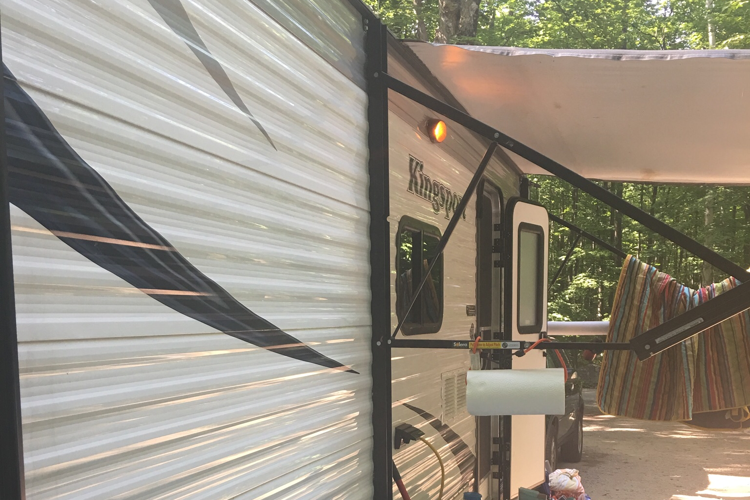 Perfect layout w bunks, AC, heat, washroom.
