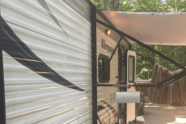 Perfect layout w bunks, AC, heat, washroom.