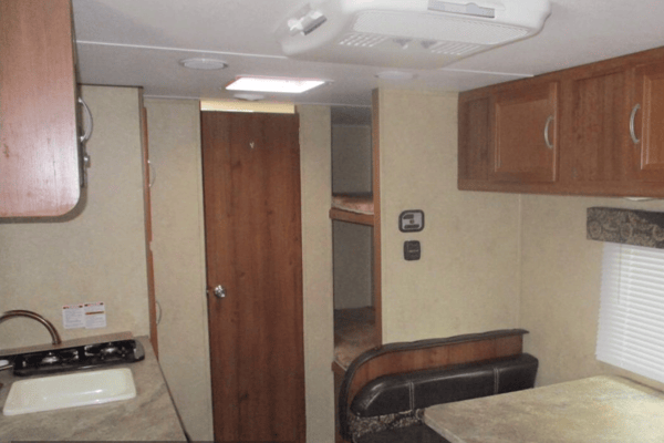 Perfect layout w bunks, AC, heat, washroom.