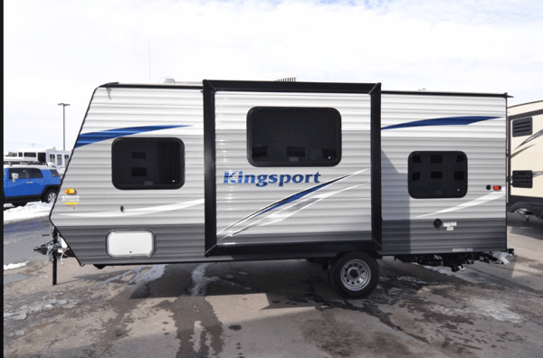 Perfect layout w bunks, AC, heat, washroom.