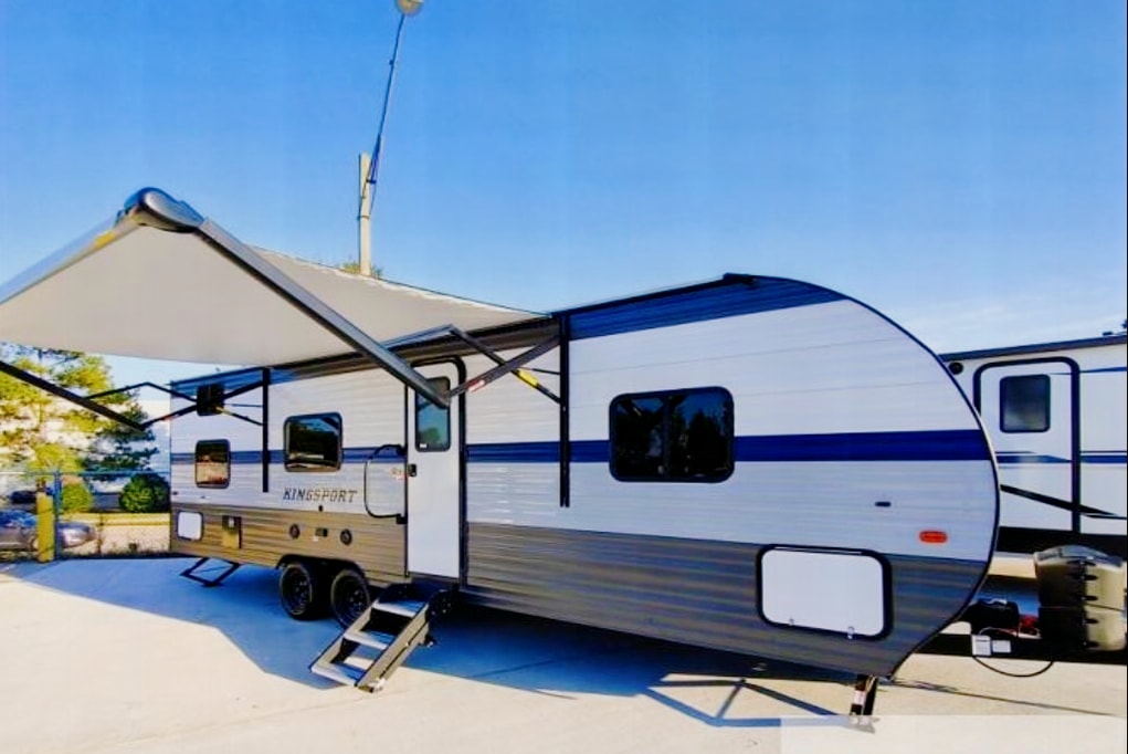 Cruz’s Gulf Stream Kingsport 26BHG Travel Trailer