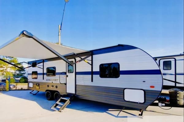 Cruz’s Gulf Stream Kingsport 26BHG Travel Trailer