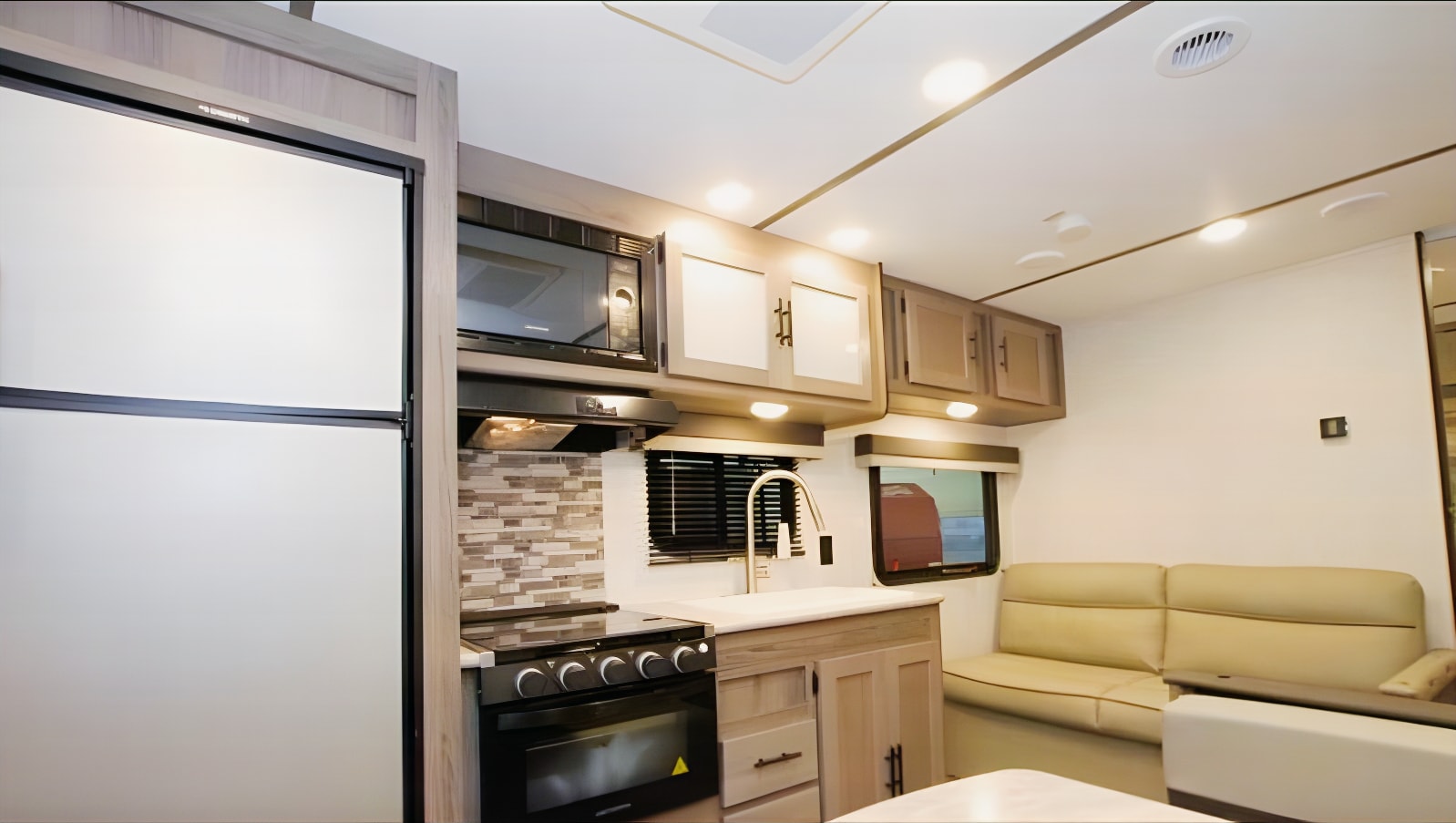 Cruz’s Gulf Stream Kingsport 26BHG Travel Trailer