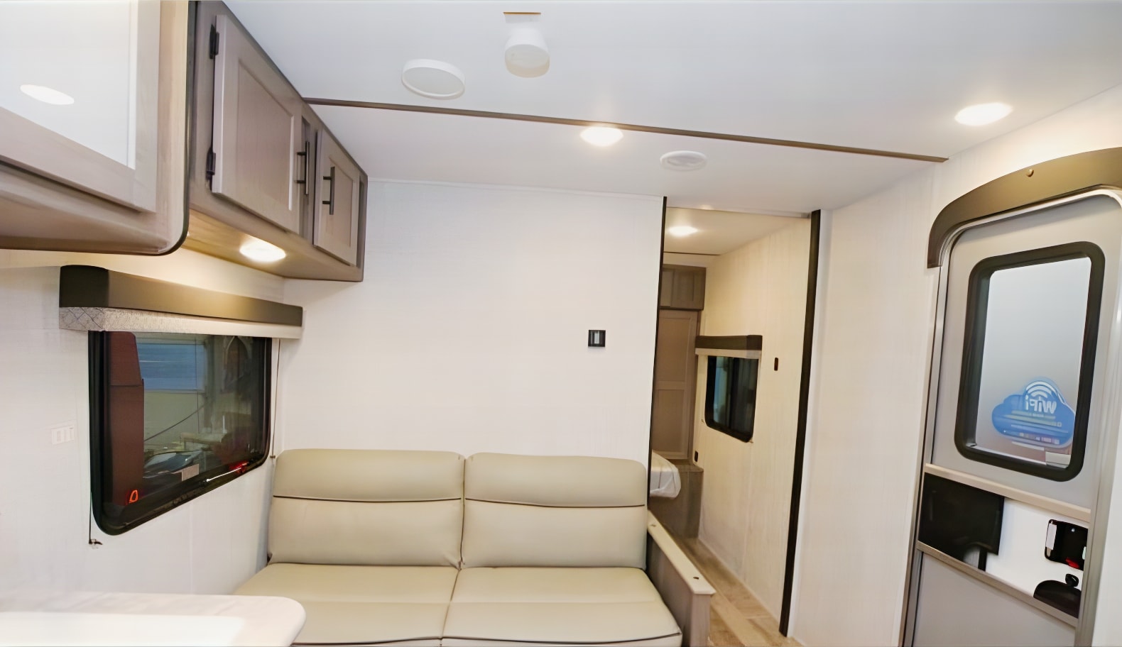 Cruz’s Gulf Stream Kingsport 26BHG Travel Trailer
