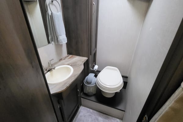 RV Trippin - "Clyde" Coachmen Freelander 27QB