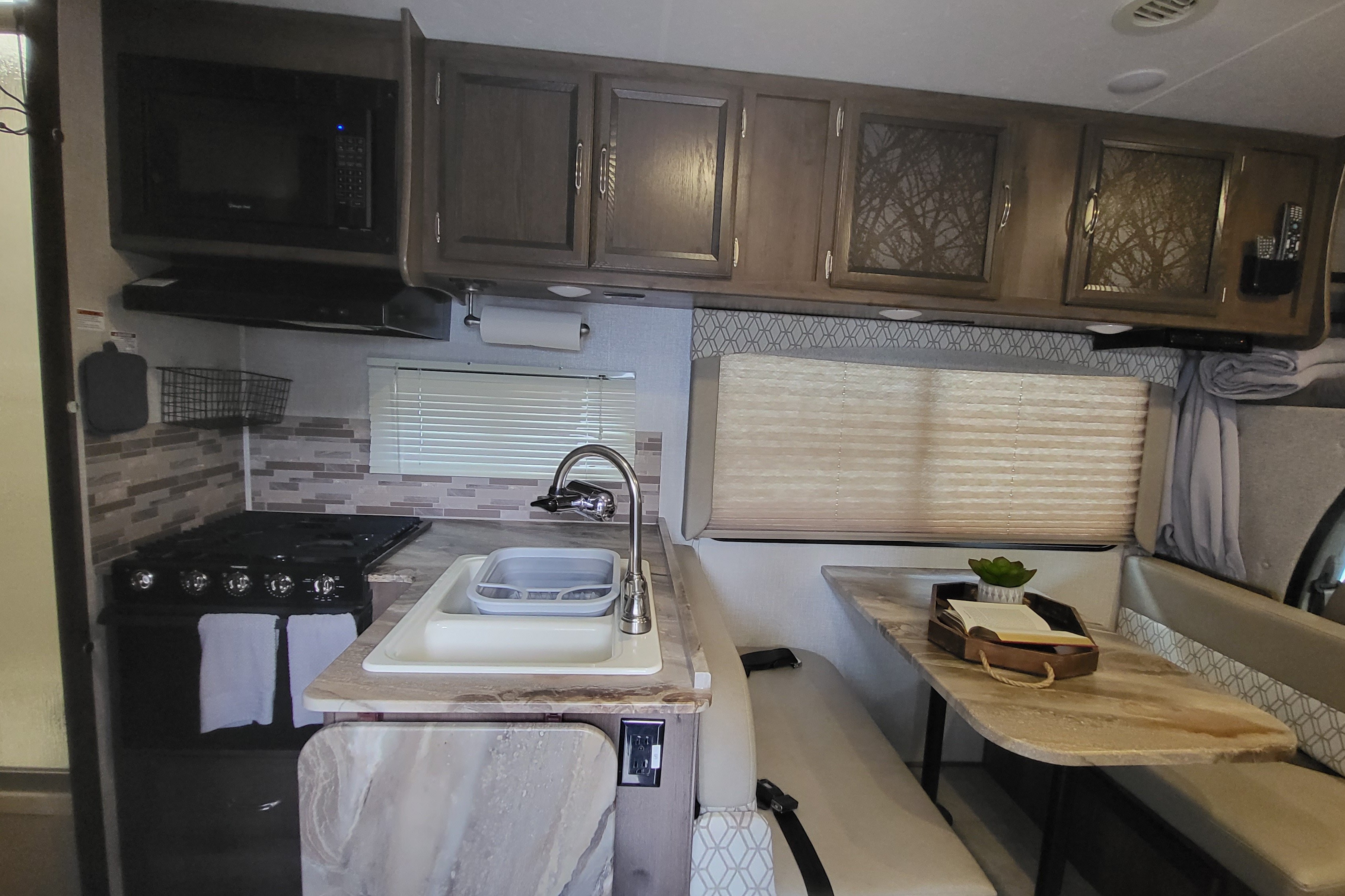 RV Trippin - "Clyde" Coachmen Freelander 27QB