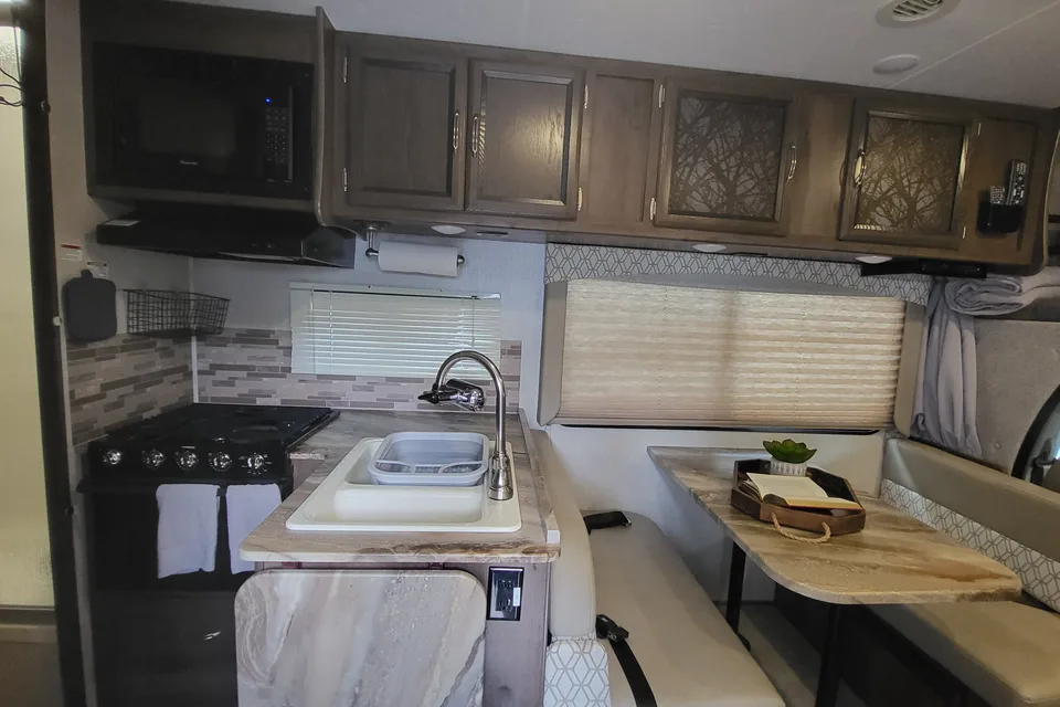 RV Trippin - "Clyde" Coachmen Freelander 27QB