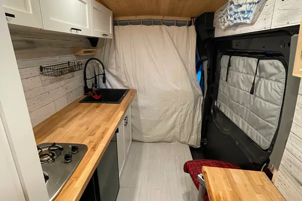 Rob's Custom Ford Transit 350 Campervan