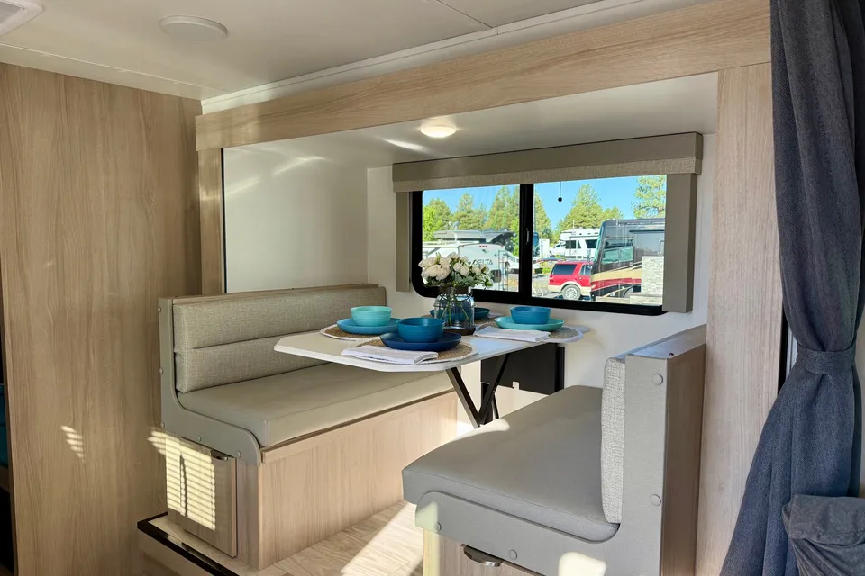 Roam & Rise RV Rentals | Winnebago Micro Minnie Travel Trailer
