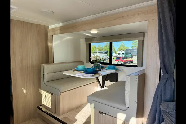 Roam & Rise RV Rentals | Winnebago Micro Minnie Travel Trailer
