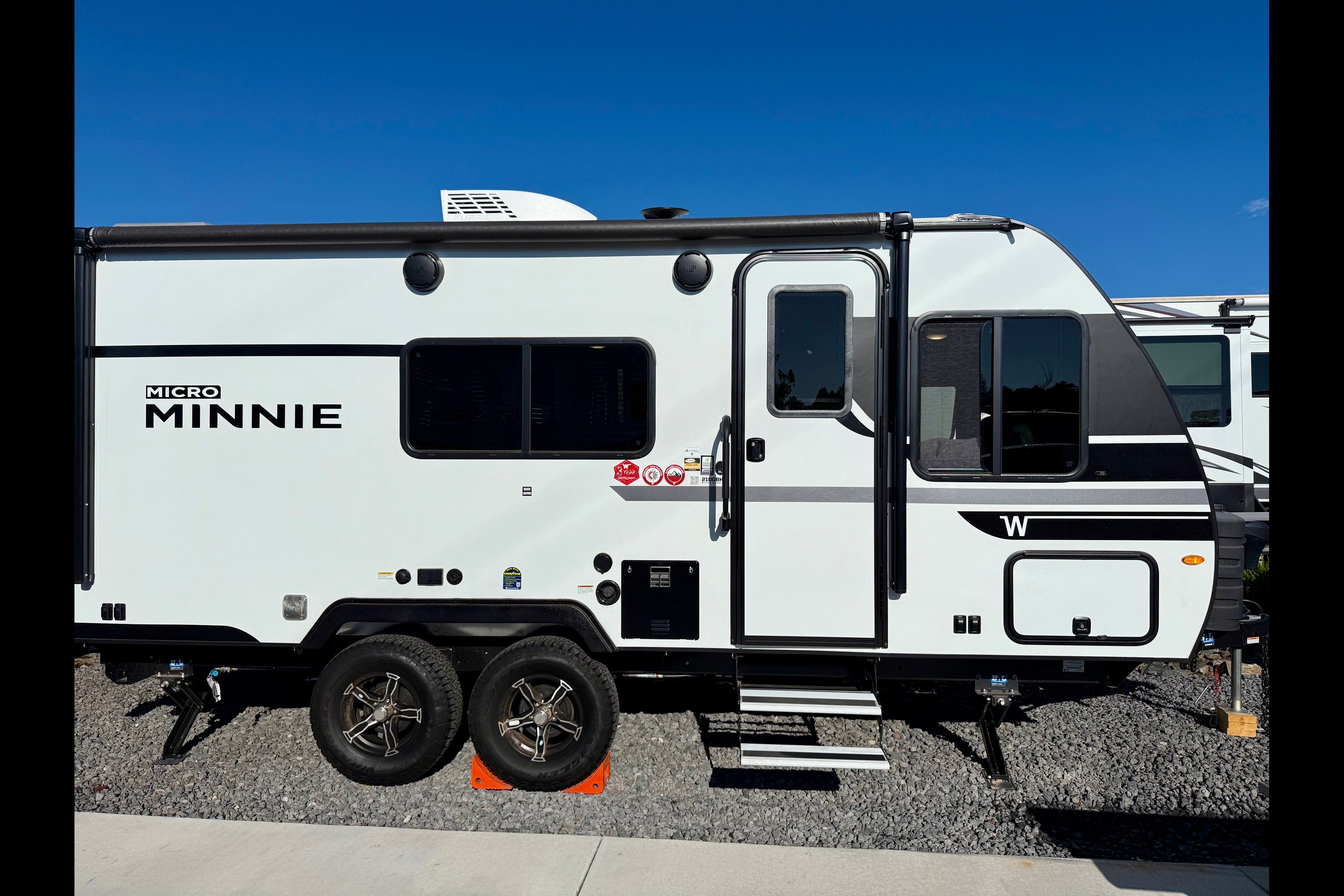 Roam & Rise RV Rentals | Winnebago Micro Minnie Travel Trailer